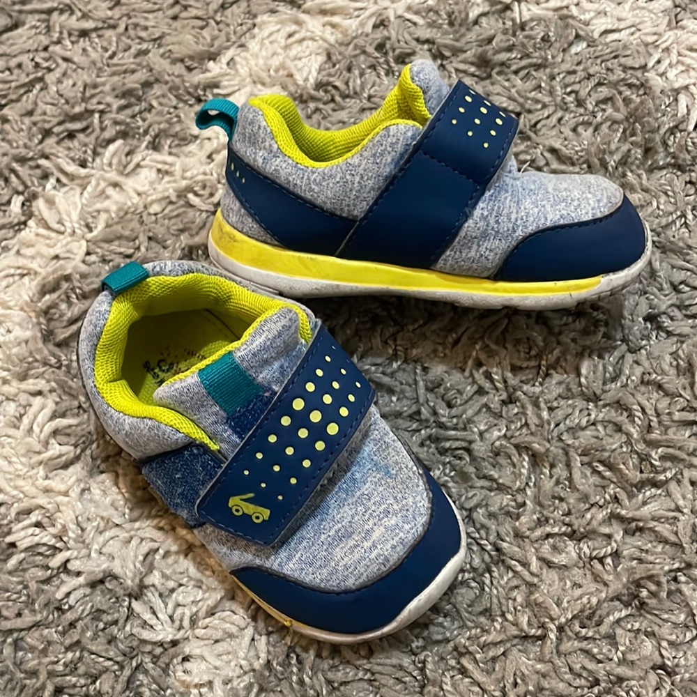 Size 7 toddler boy sneakers